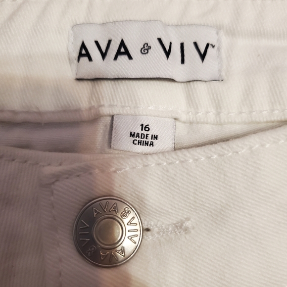 NWT Ava & Viv Women's Midi High Rise White Denim Shorts 16 - Picture 4 of 5